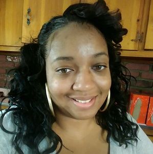 Meet your Posher, Elaina